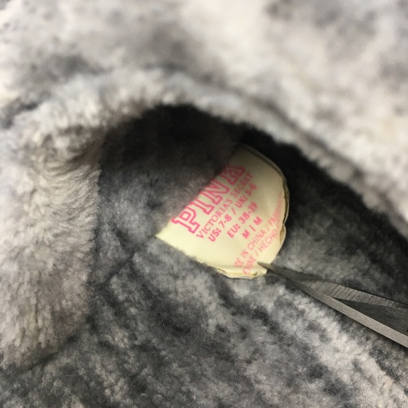 Pink Victoria’s Secret grey/white house slippers - Picture 3 of 4